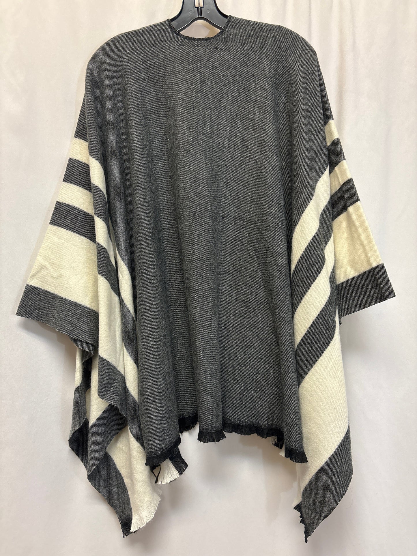 Poncho By Liz Claiborne In Black, Size: Osfm