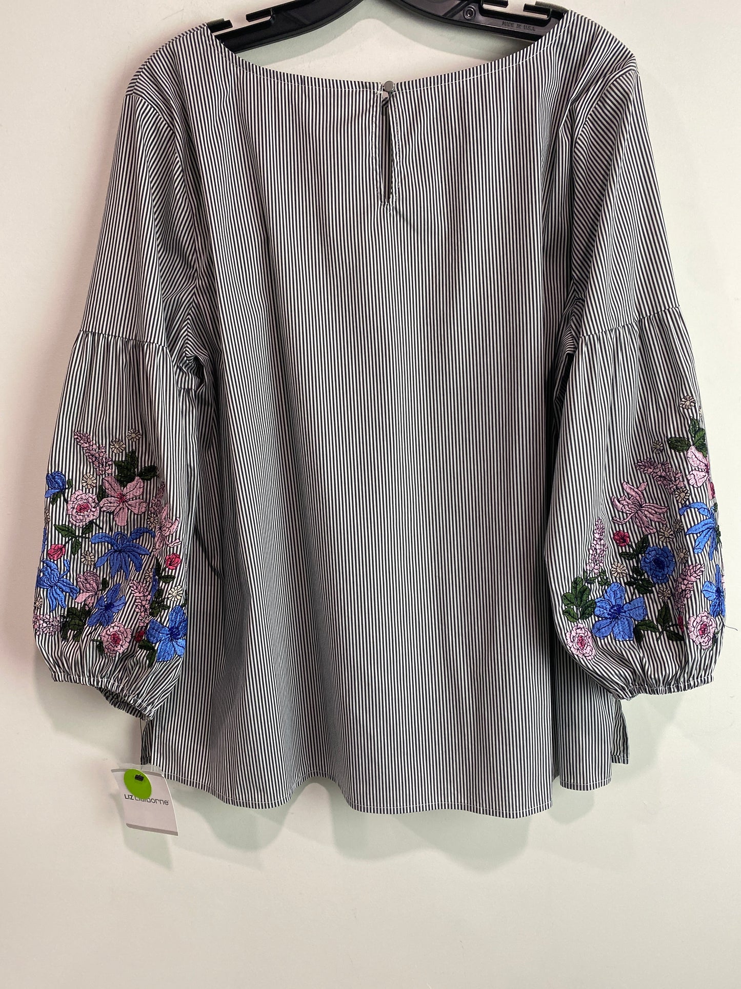 Top Long Sleeve By Liz Claiborne In Grey & White, Size: Xl