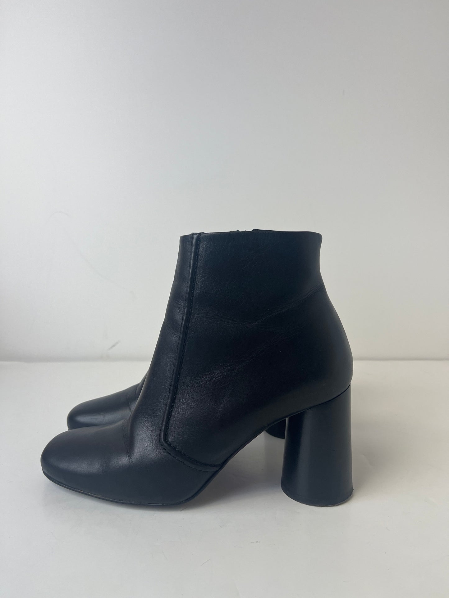 Boots Designer By Cma  Size: 7