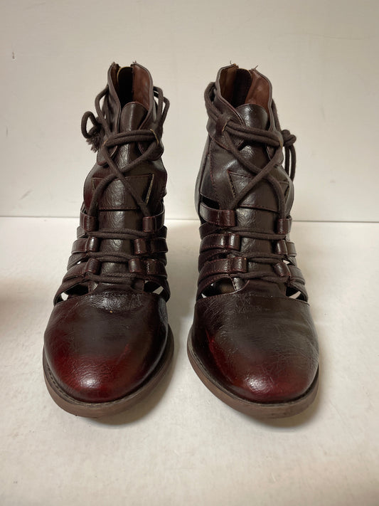 Boots Ankle Heels By Clothes Mentor In Maroon, Size: 7.5