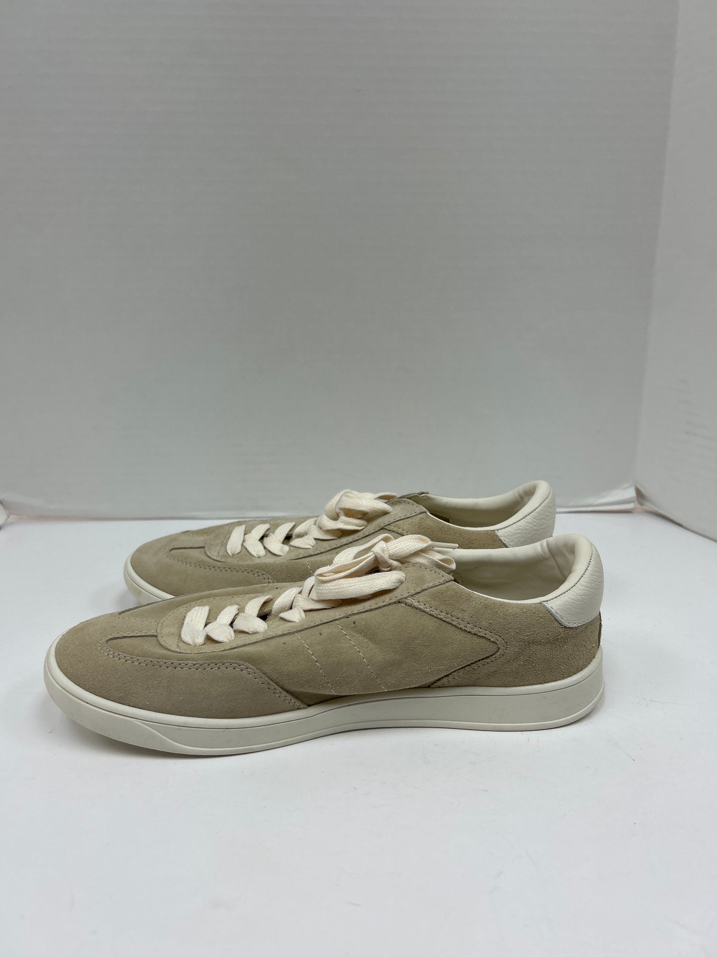 Shoes Sneakers By Zara In Cream, Size: 8.5