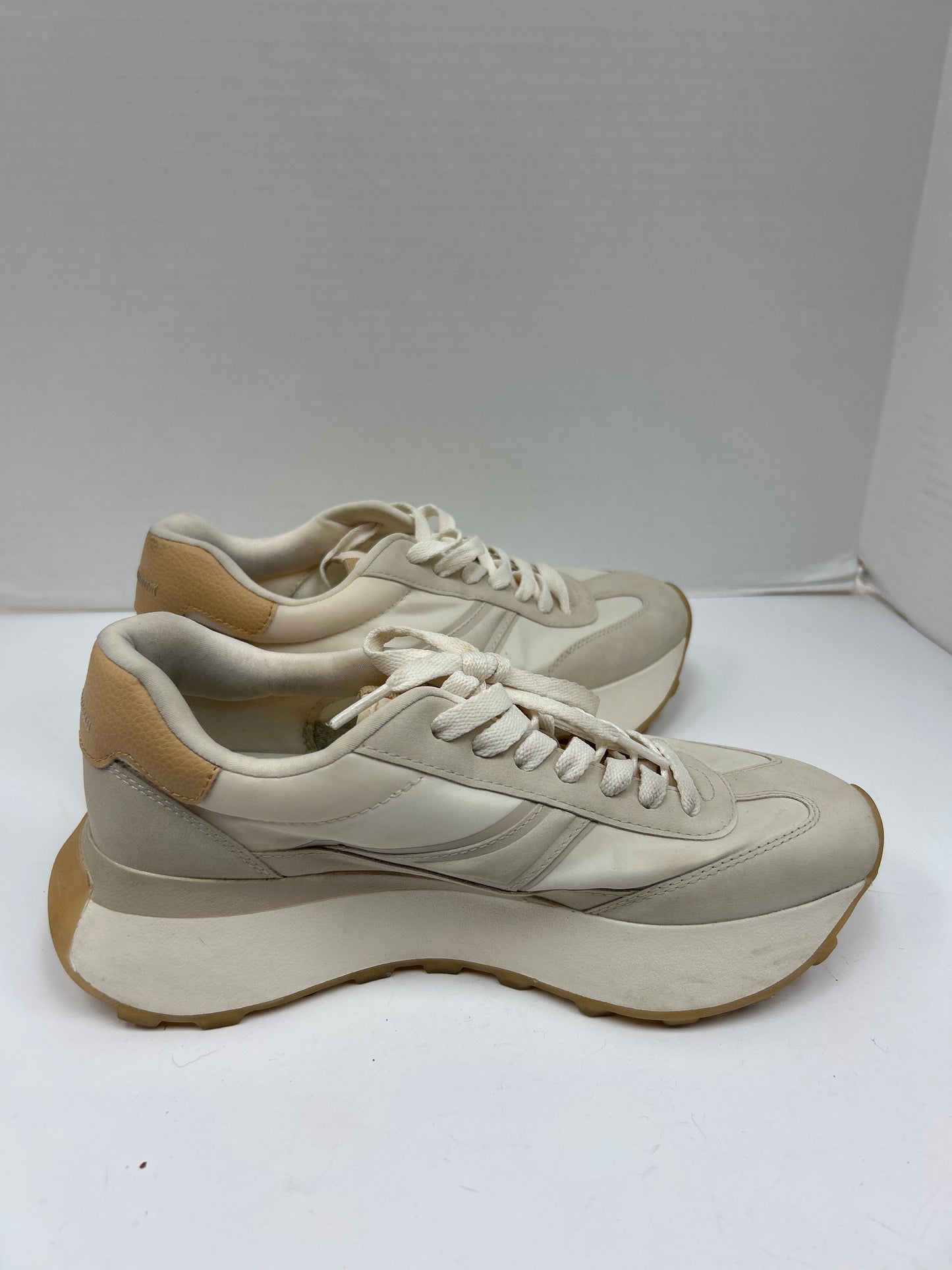 Shoes Sneakers By Zara In Cream, Size: 8.5