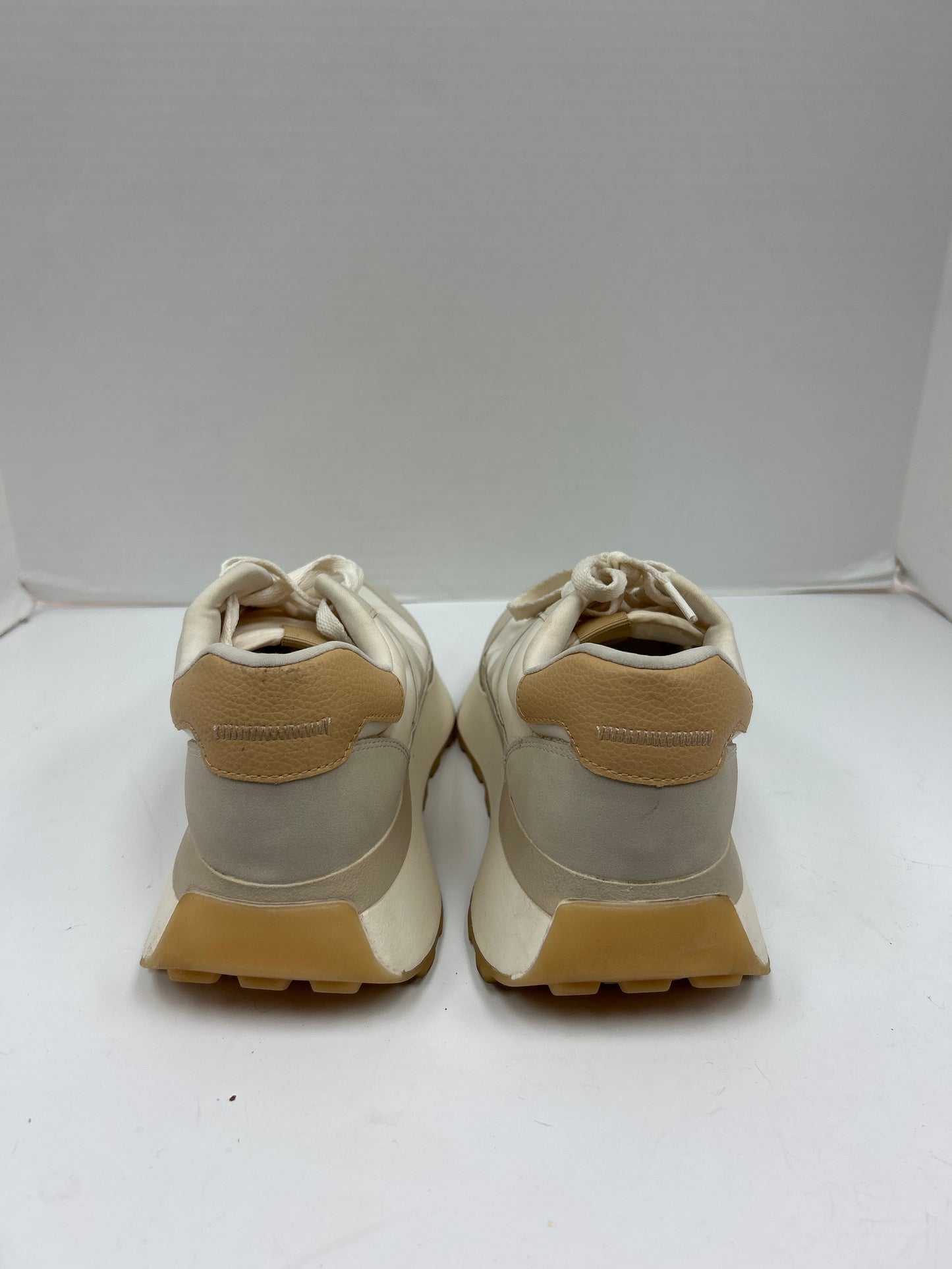 Shoes Sneakers By Zara In Cream, Size: 8.5