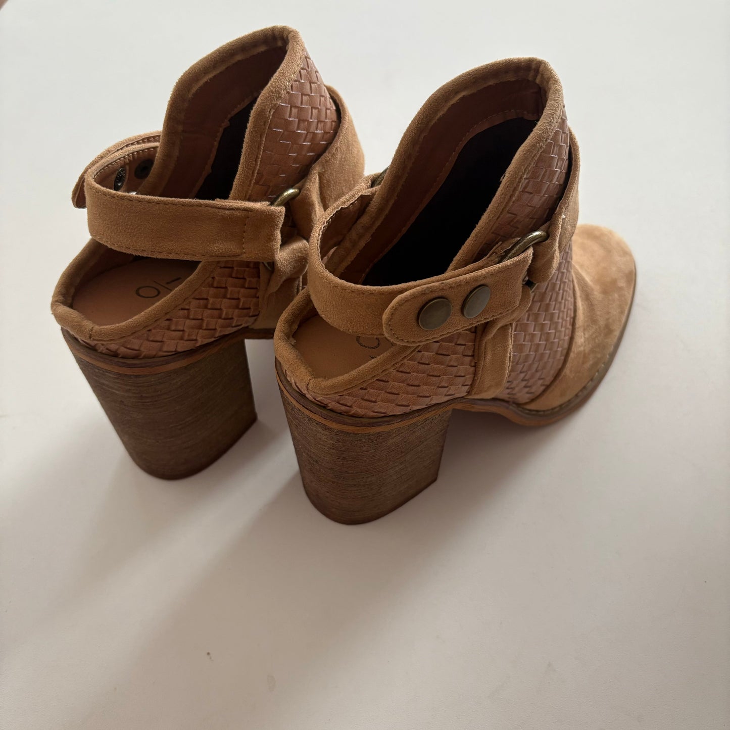 Boots Ankle Heels By Yoki In Tan, Size: 7