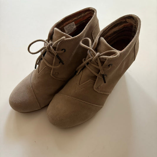 Boots Ankle Heels By Toms In Taupe, Size: 8