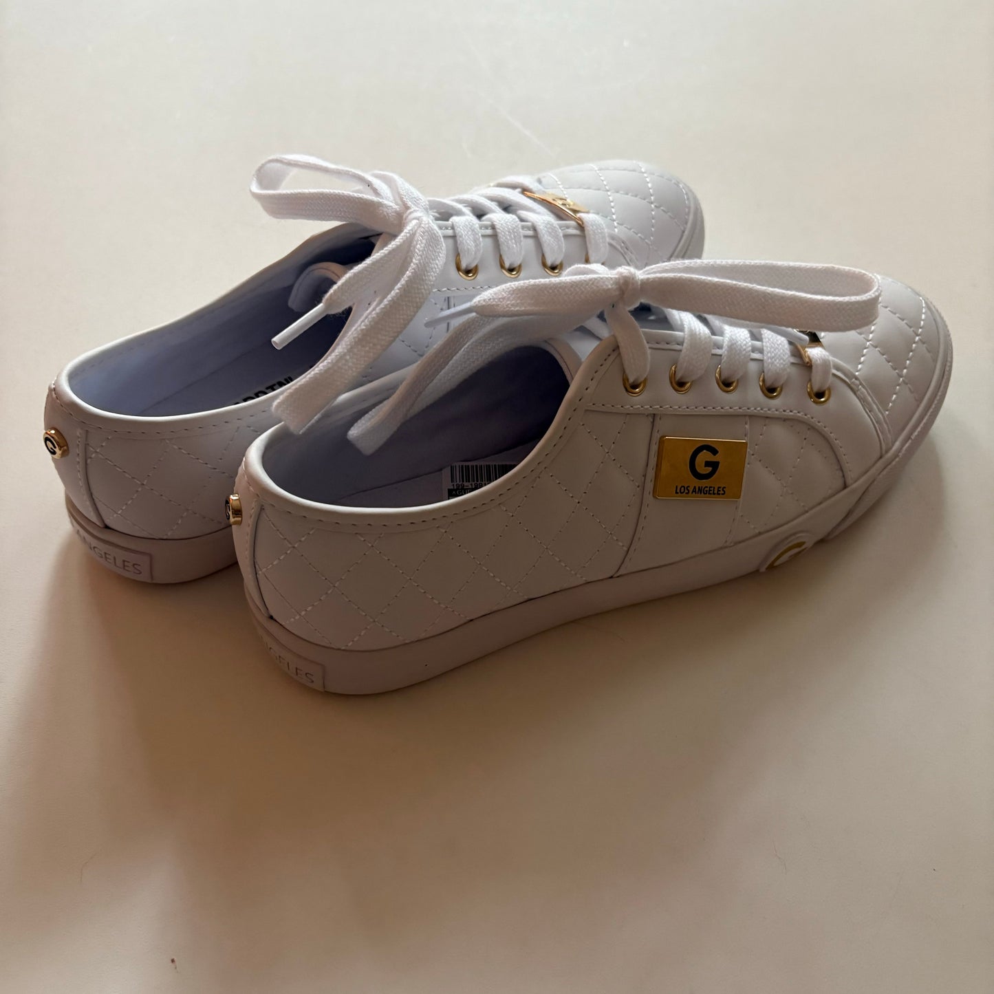 Shoes Athletic By Guess In White, Size: 6.5