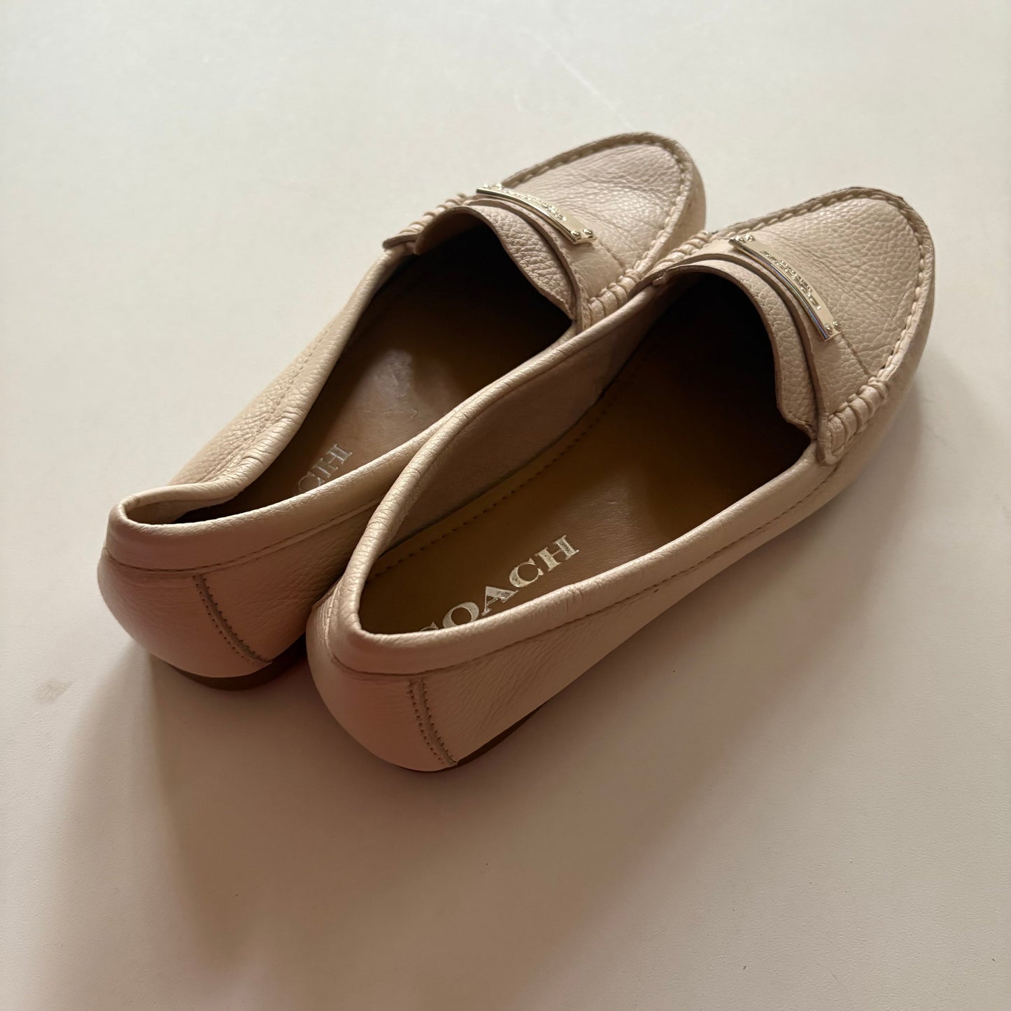 Shoes Flats By Coach In Cream, Size: 6