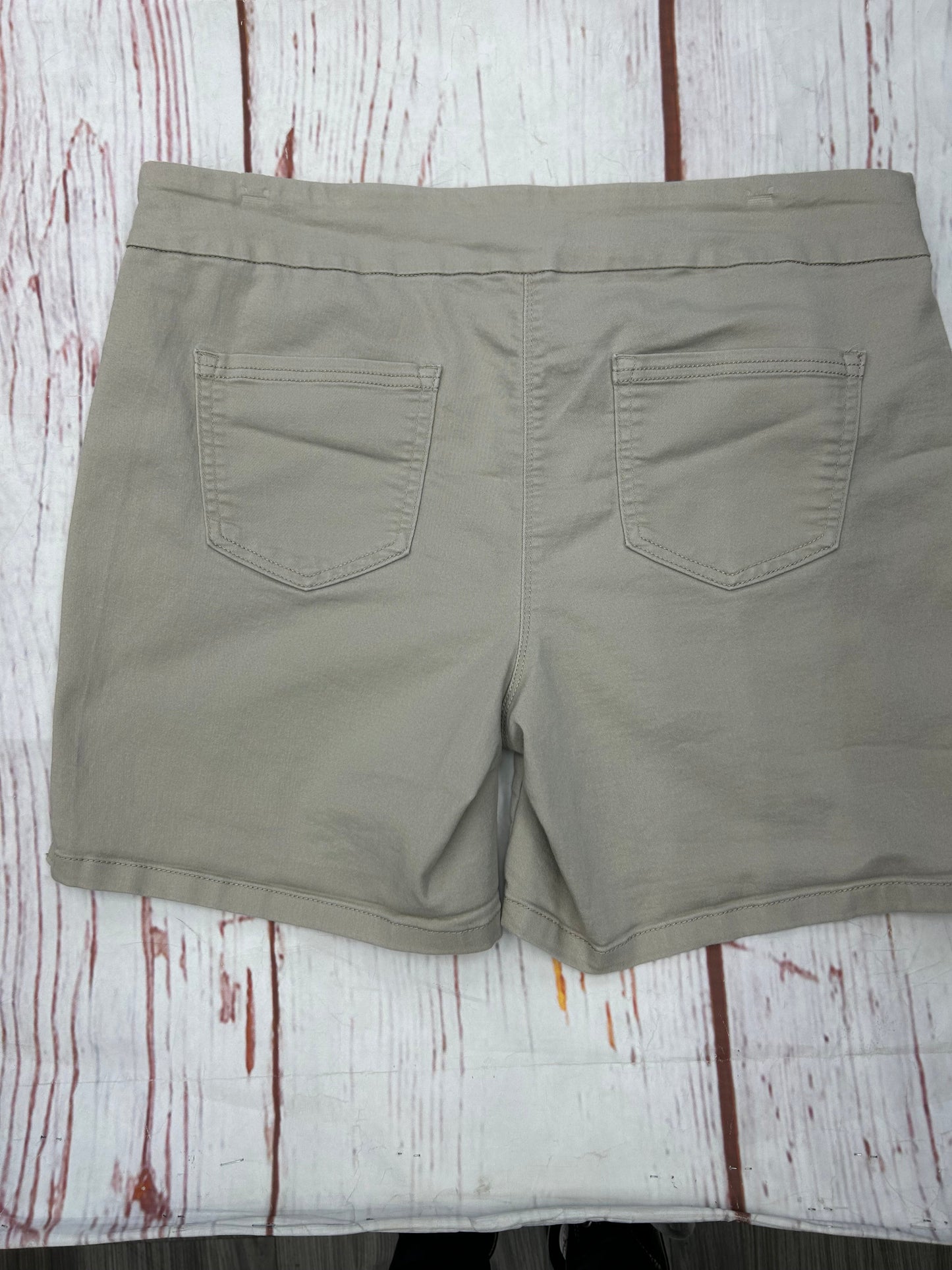 Shorts By Liz Claiborne In Khaki, Size: 14