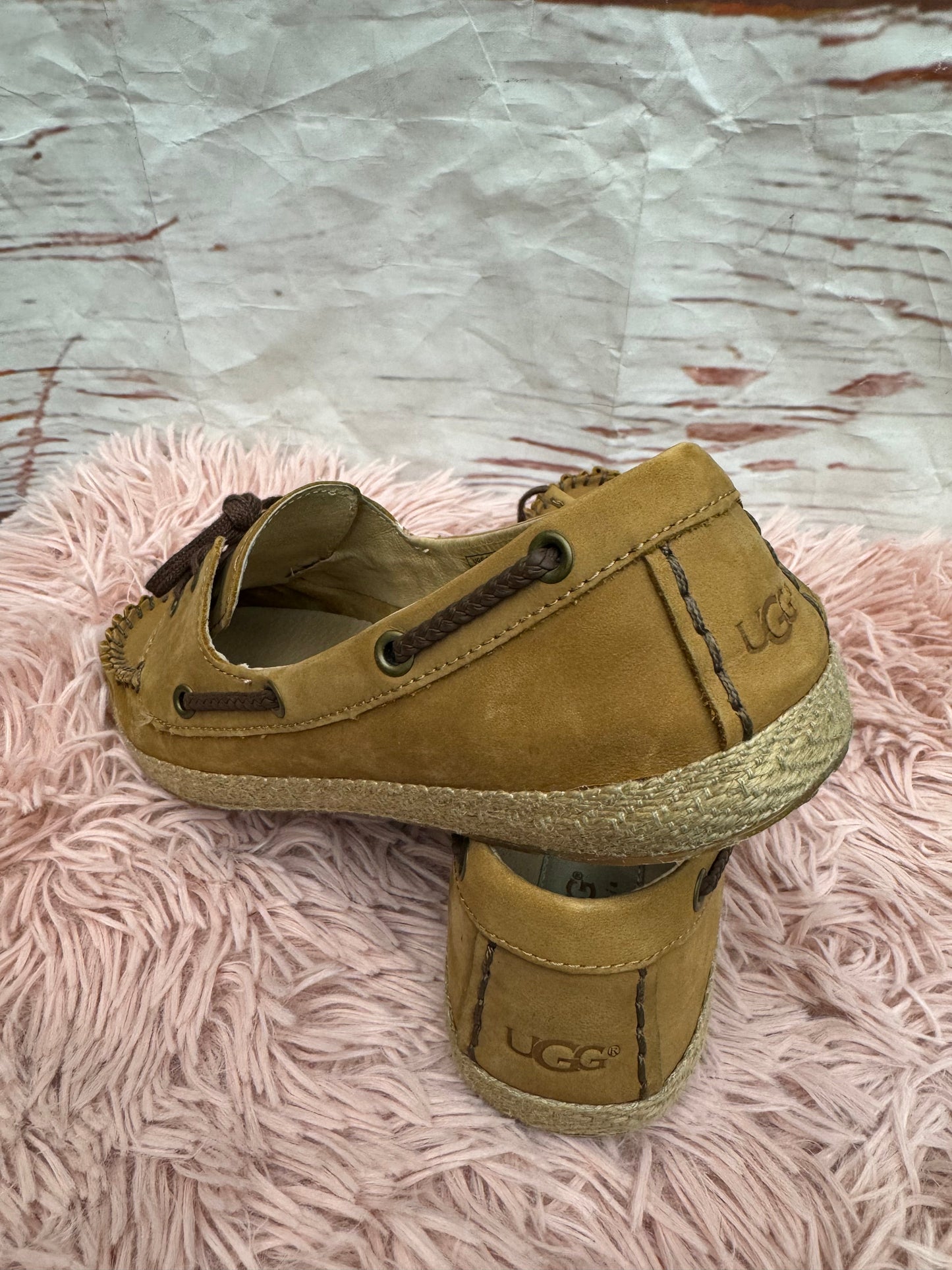Shoes Flats Moccasin By Ugg  Size: 6.5