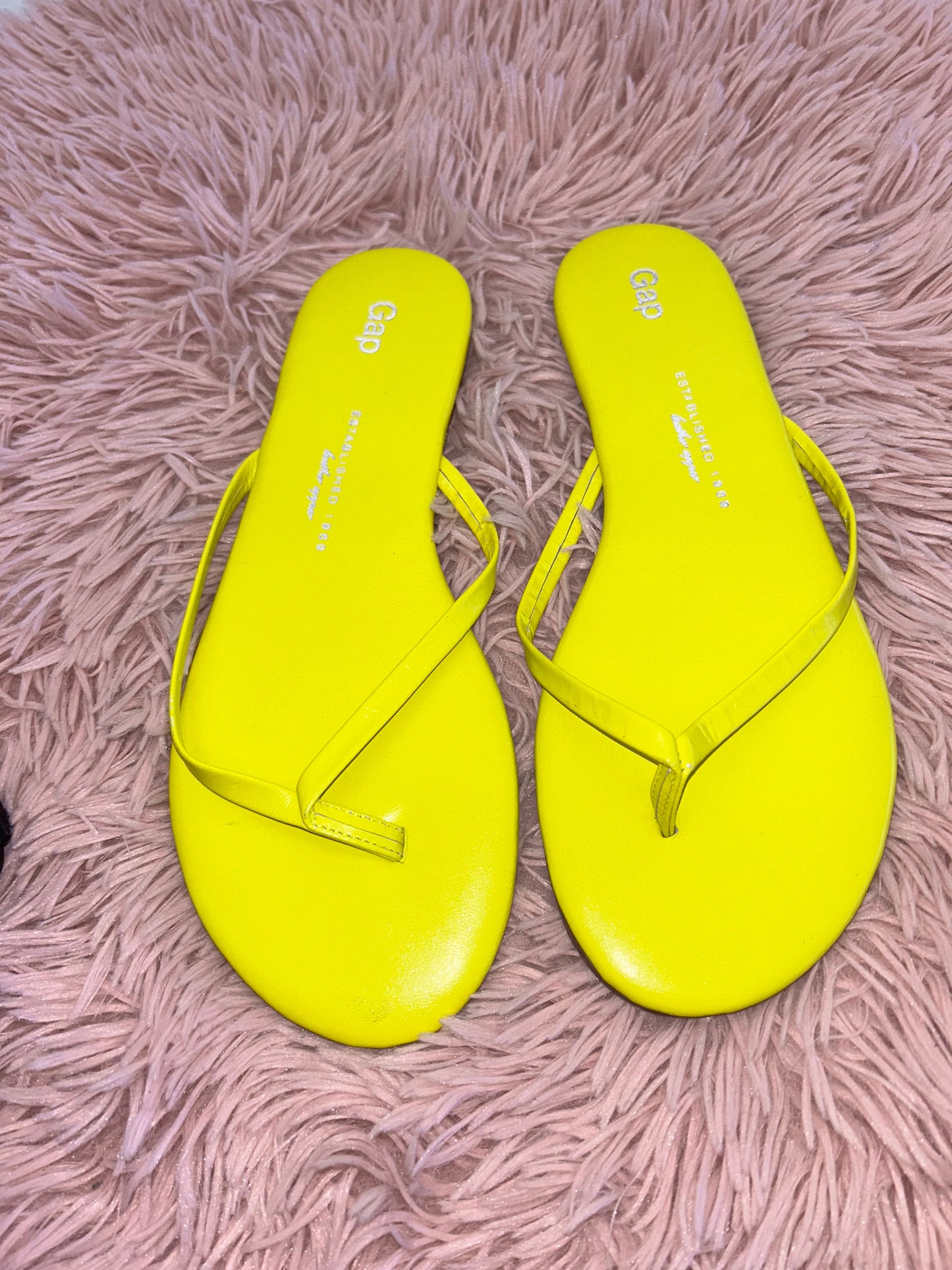 Yellow Sandals Flip Flops Gap, Size 8