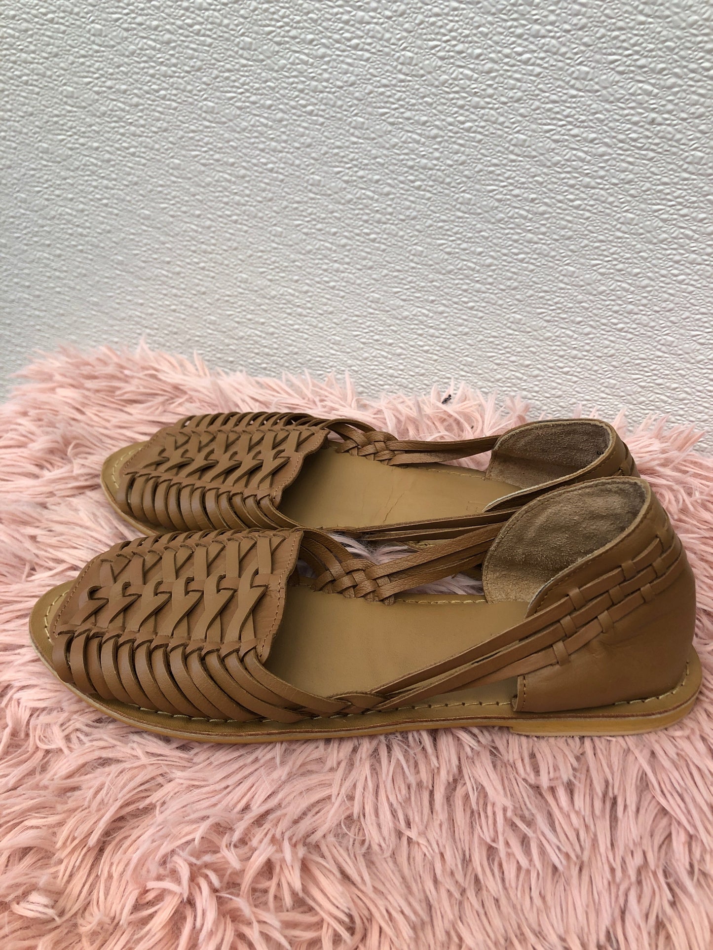 Brown Sandals Flats Crocs, Size 6