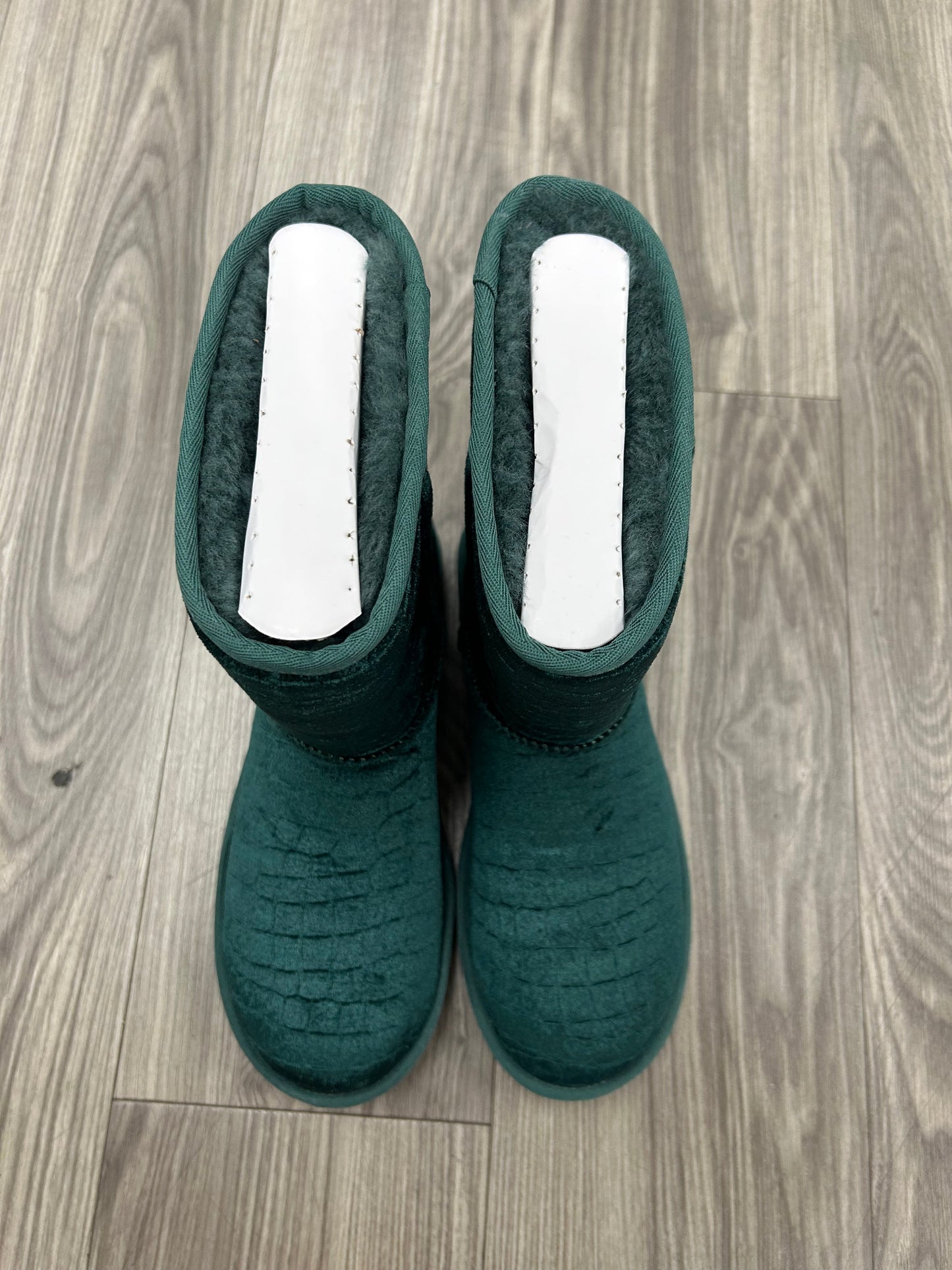 Boots Ankle Flats By Ugg In Green, Size: 10