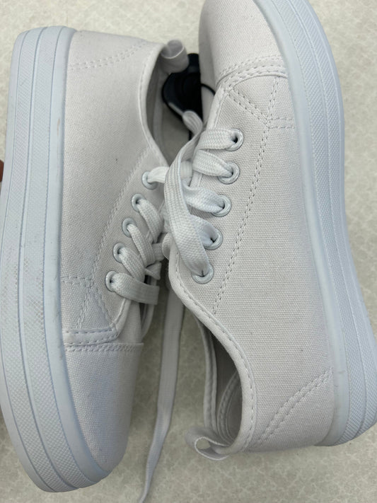 Shoes Sneakers By Clothes Mentor In White, Size: 7.5