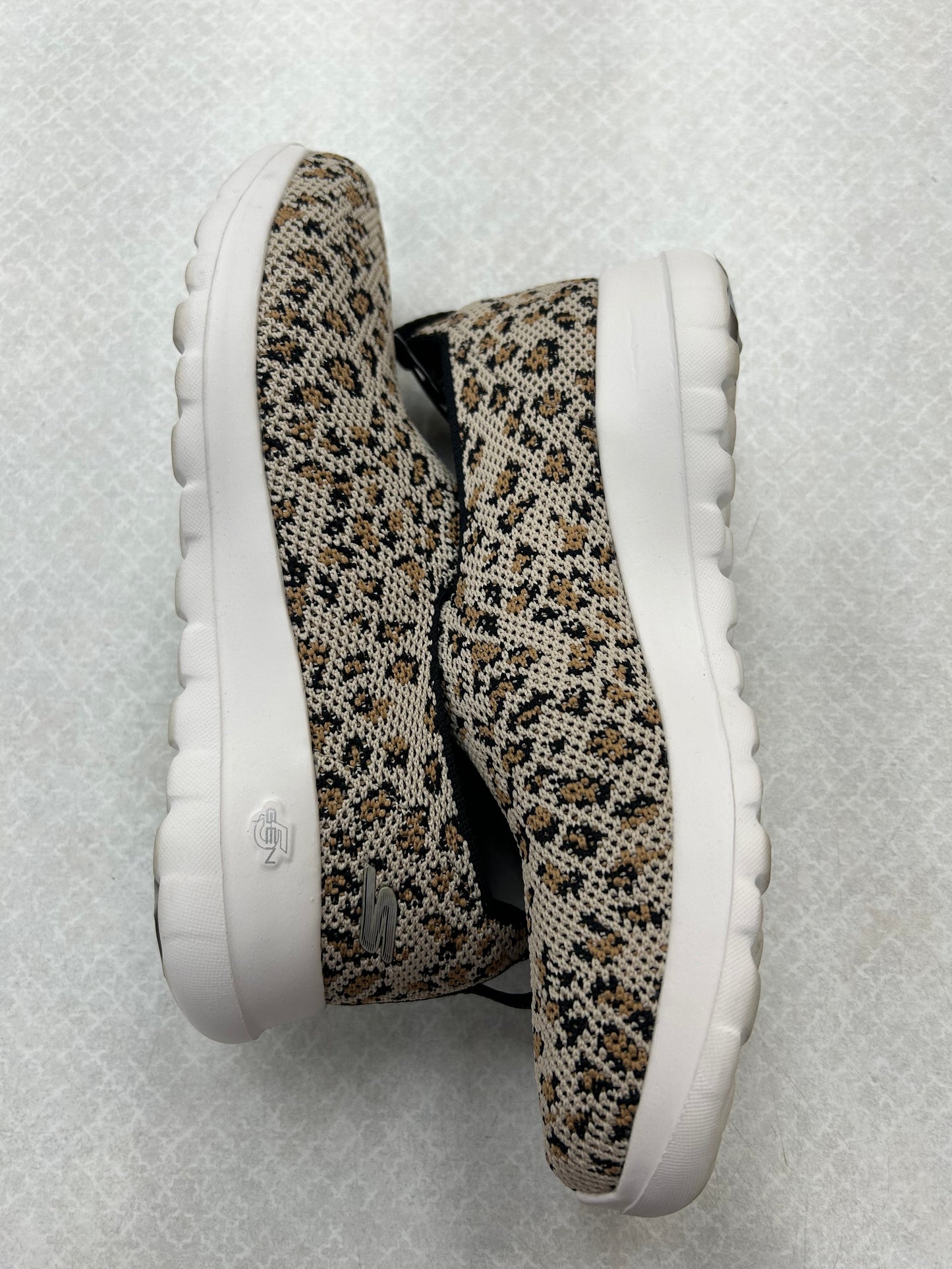 Shoes Athletic By Skechers In Leopard Print, Size: 6.5