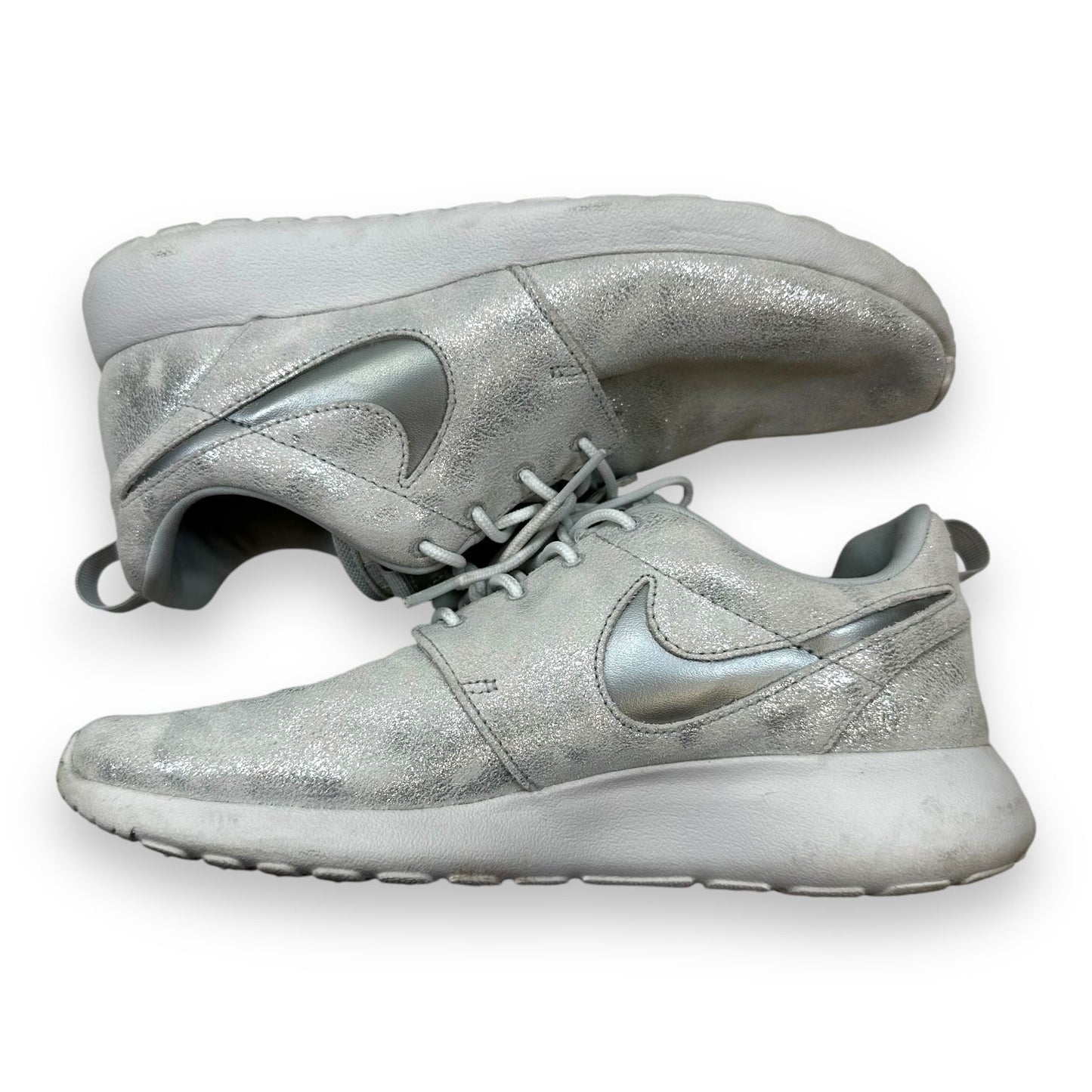 Shoes Sneakers By Nike Apparel In Silver, Size: 8