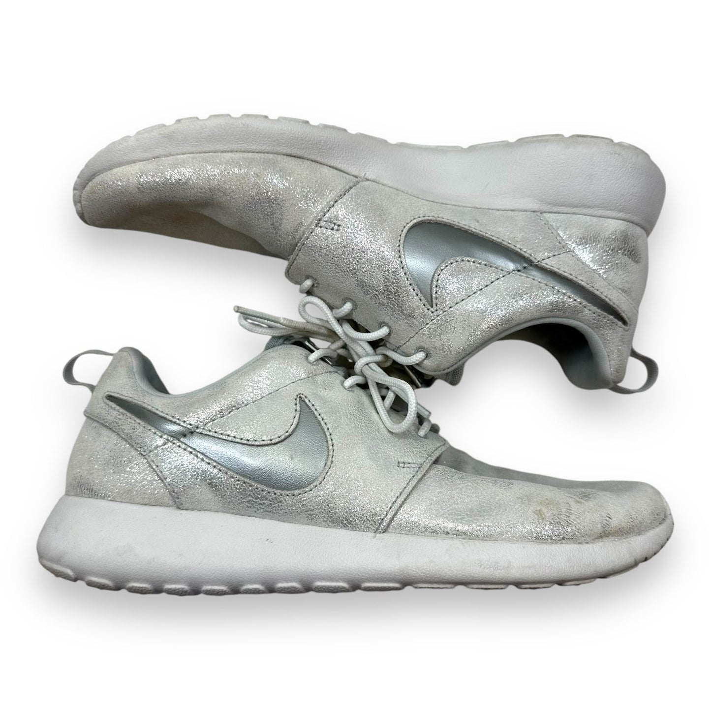 Shoes Sneakers By Nike Apparel In Silver, Size: 8