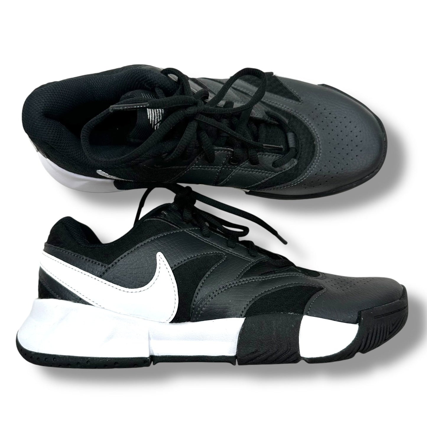 Shoes Sneakers By Nike Apparel In Black, Size: 7.5