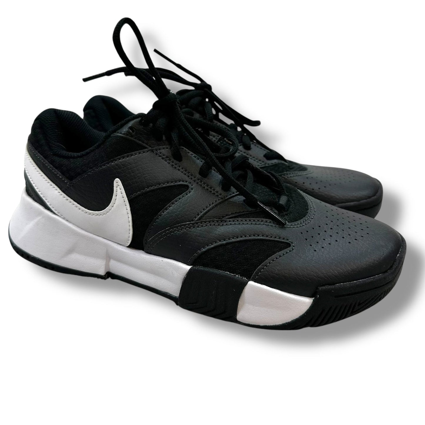 Shoes Sneakers By Nike Apparel In Black, Size: 7.5