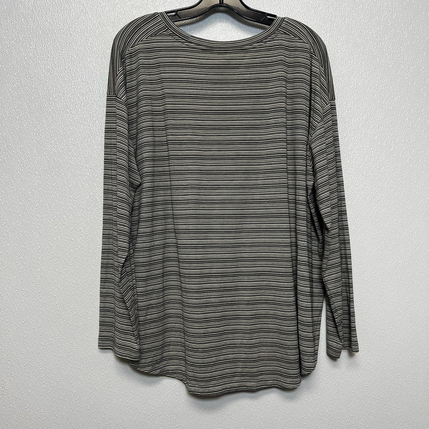 Athletic Top Long Sleeve Crewneck By Athleta In Striped, Size: 1x