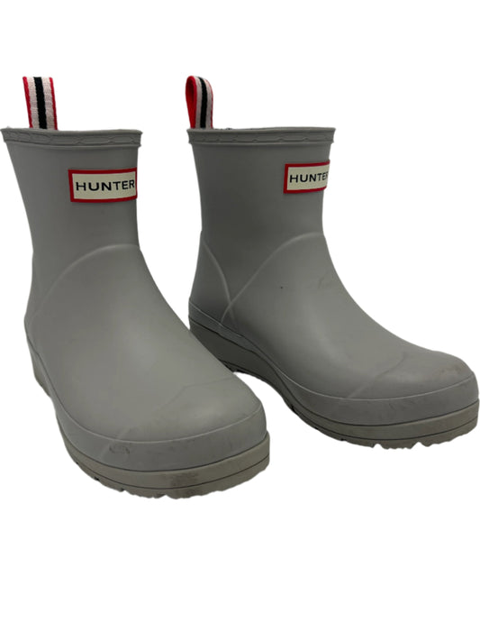 Boots Designer By Hunter In Grey, Size: 5