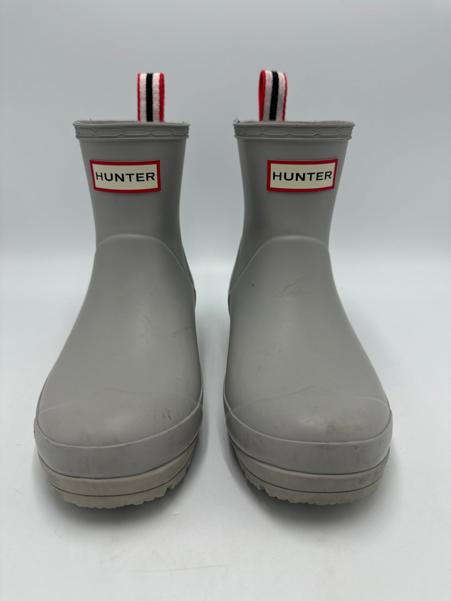 Boots Designer By Hunter In Grey, Size: 5