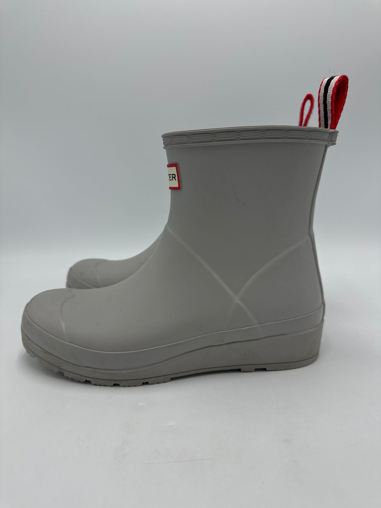 Boots Designer By Hunter In Grey, Size: 5