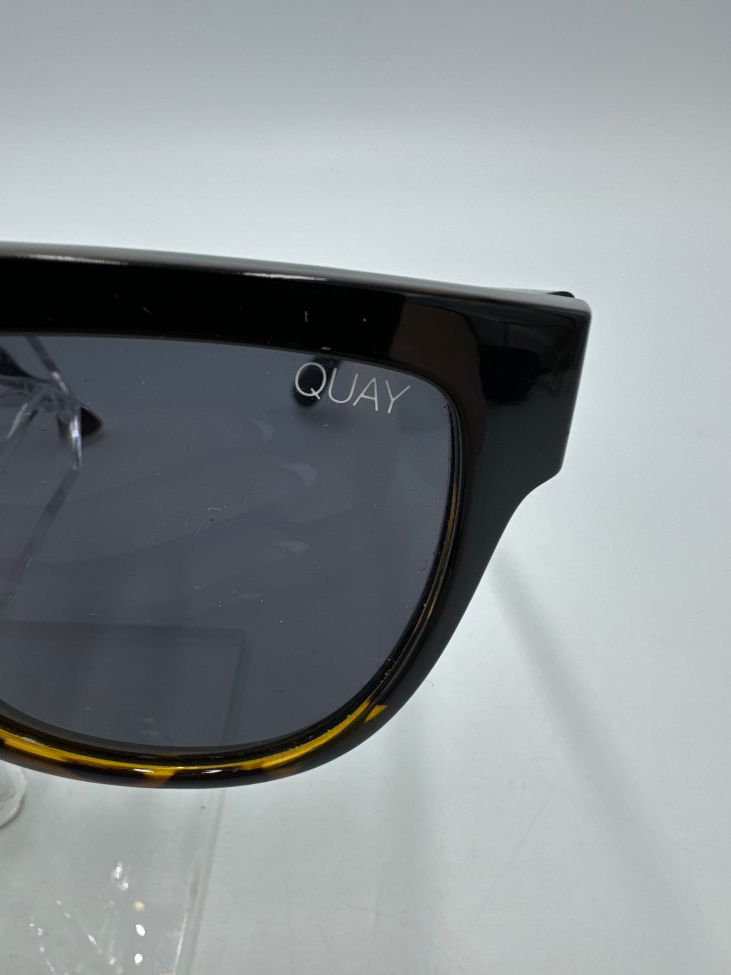 Sunglasses Designer By Quay