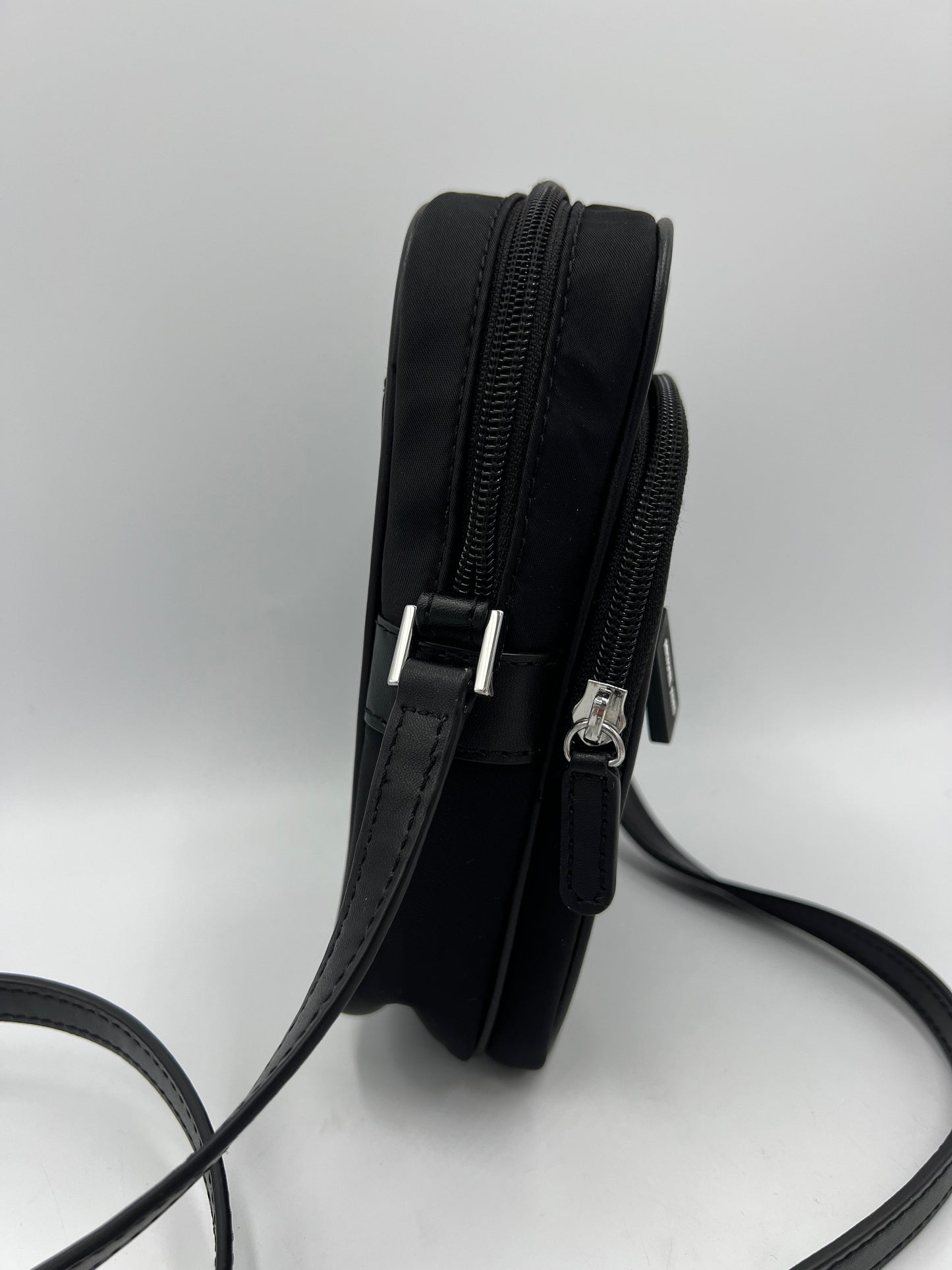 Like New! Crossbody Designer By Michael Kors