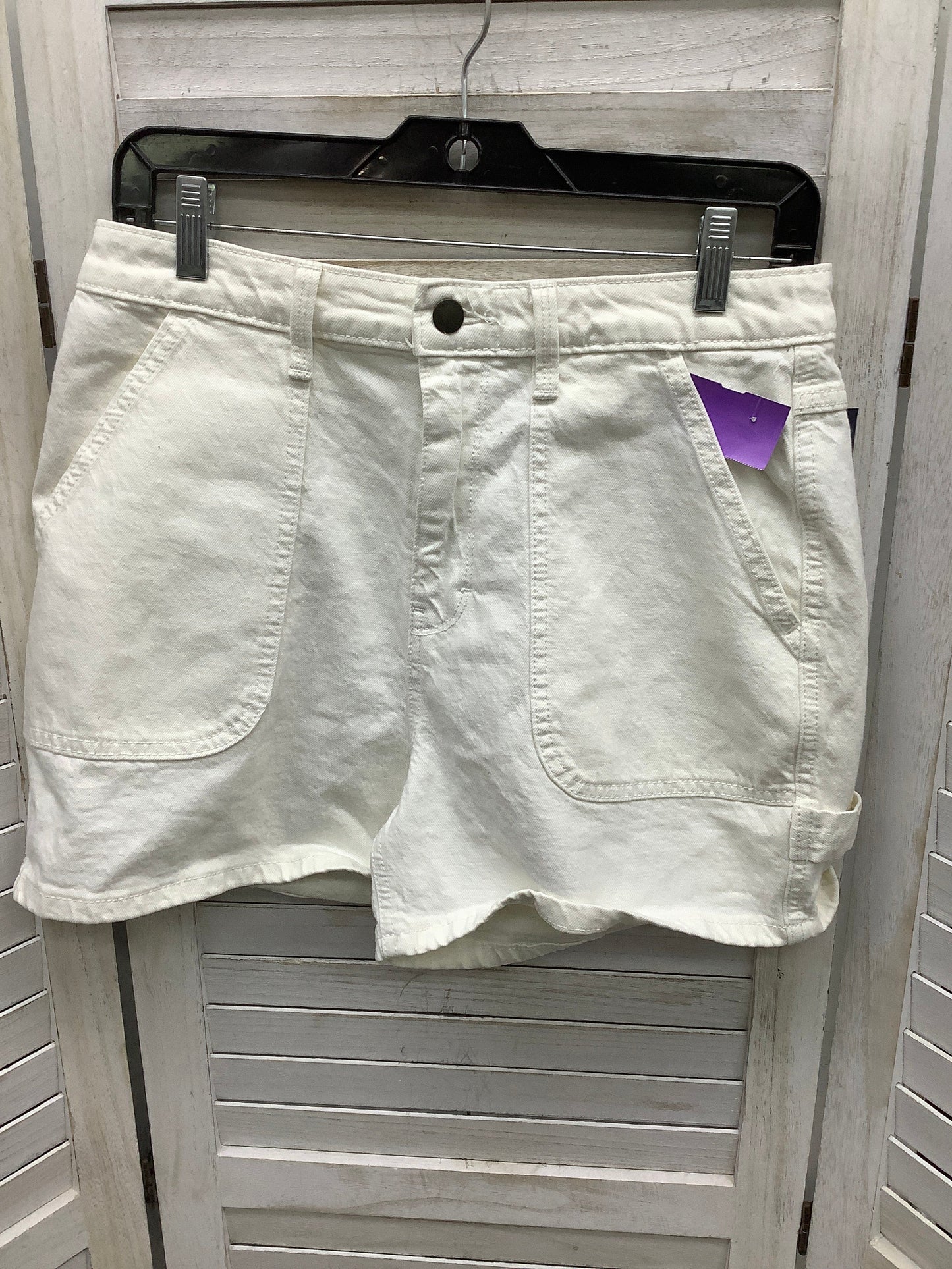 Shorts By Universal Thread  Size: 6