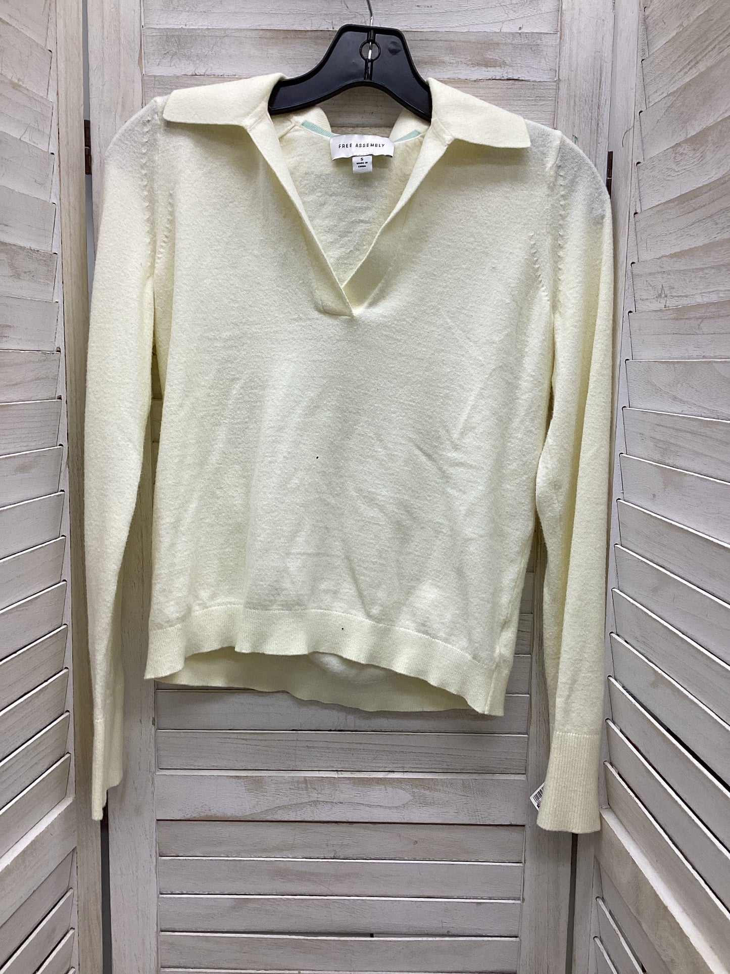 Top Long Sleeve By Free Assembly In Ivory, Size: S