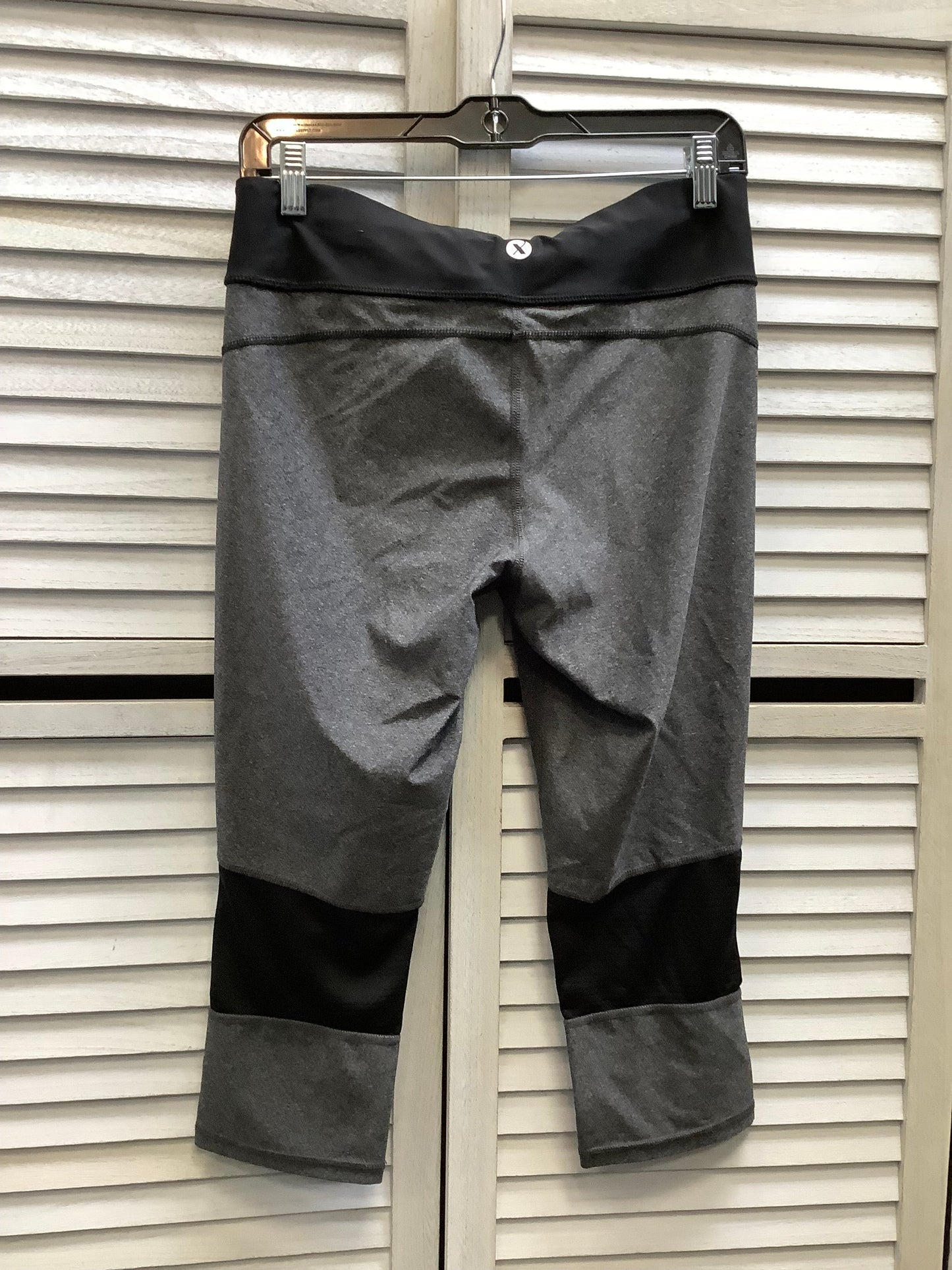 Athletic Leggings Capris By Xersion In Grey, Size: M