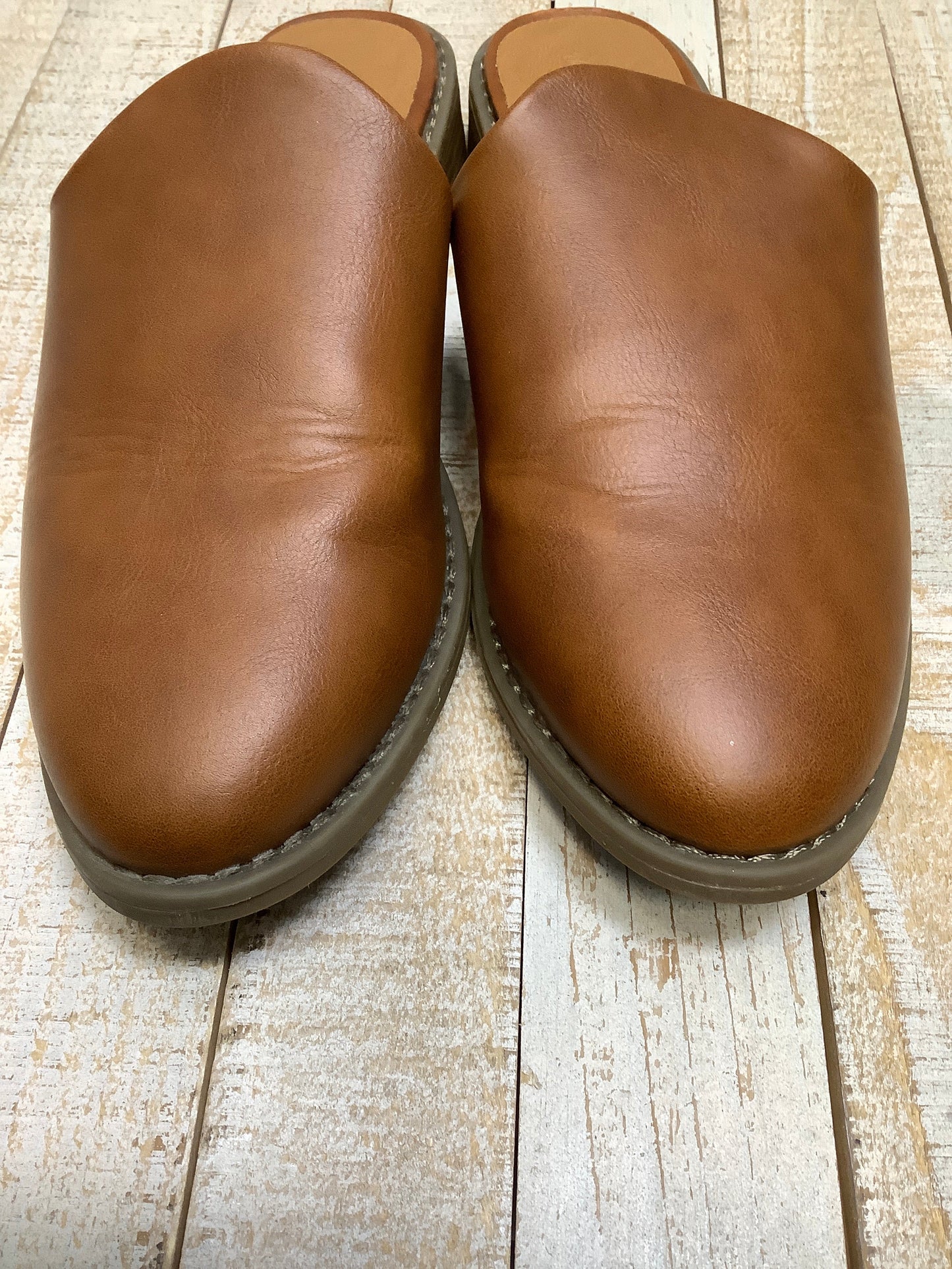 Brown Shoes Flats Universal Thread, Size 5.5