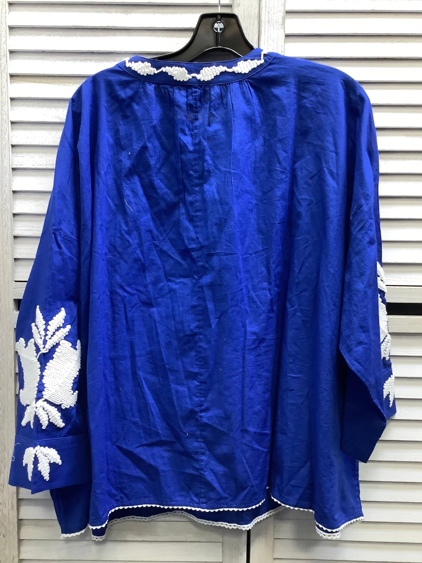 Top Long Sleeve By Chicos In Blue, Size: Xl