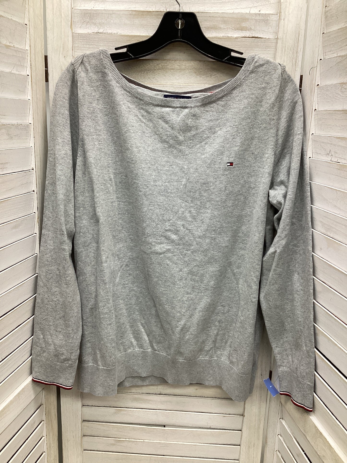 Sweater By Tommy Hilfiger In Grey, Size: L