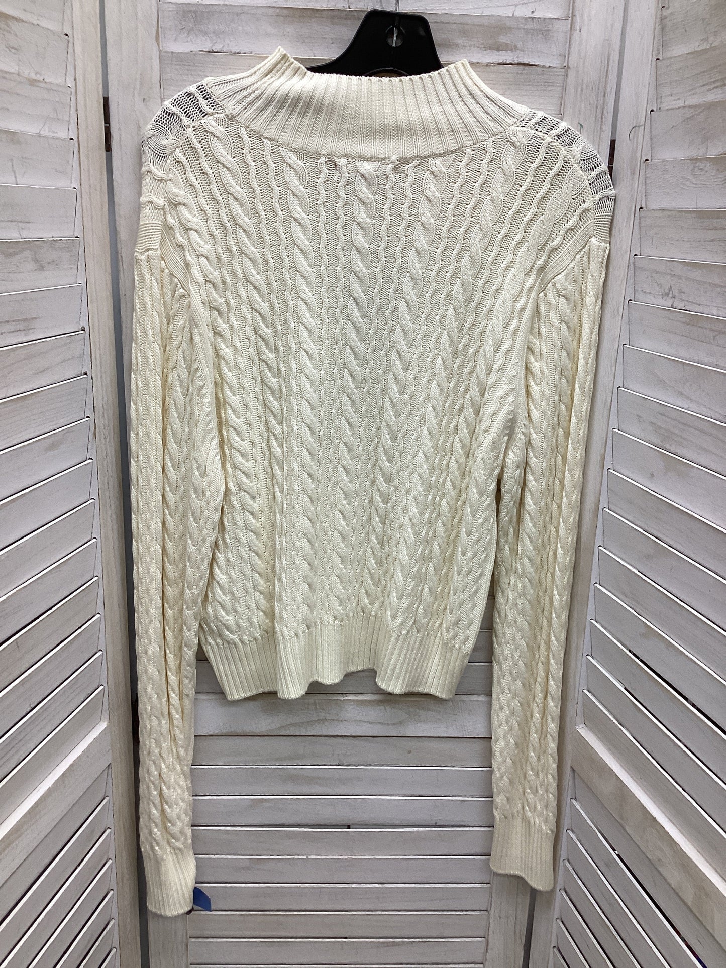 Sweater By Guess In White, Size: L