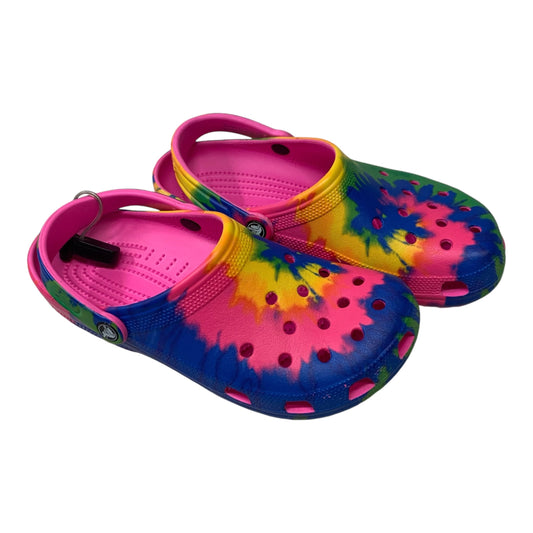 Shoes Flats By Crocs In Tie Dye Print, Size: 11