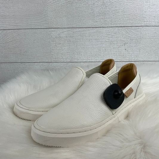 Shoes Designer By Ugg In White, Size: 9