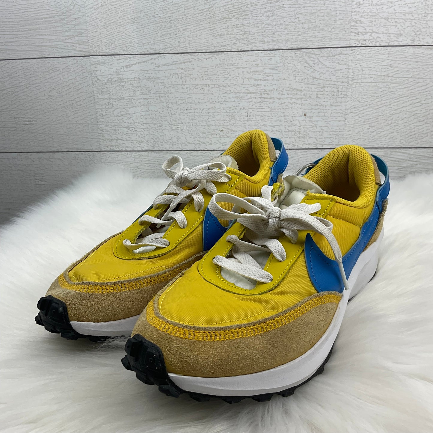 Shoes Athletic By Nike In Yellow, Size: 7.5