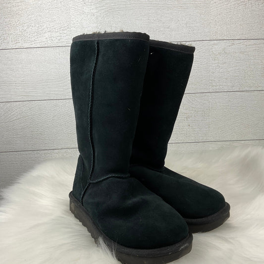 Boots Designer By Ugg In Black, Size: 5