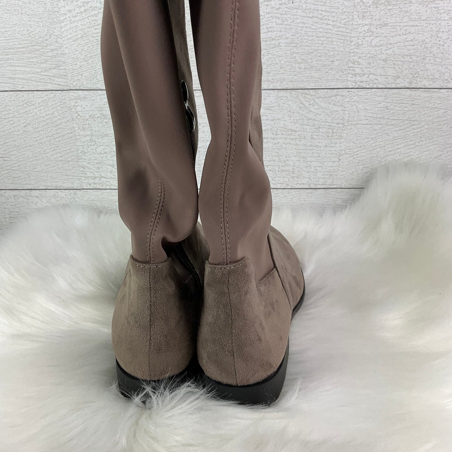 Boots Knee Flats By Clothes Mentor In Brown, Size: 8.5