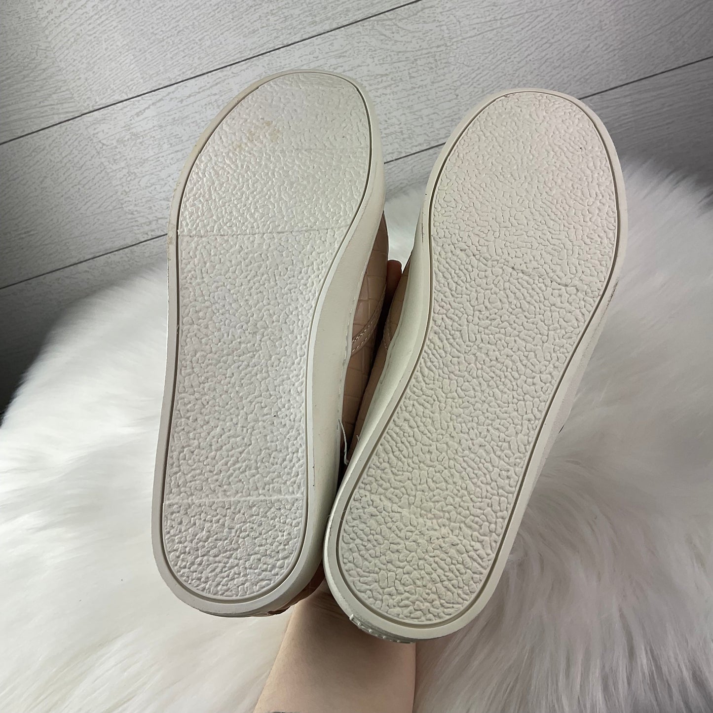 Shoes Flats By Old Navy In Cream, Size: 8