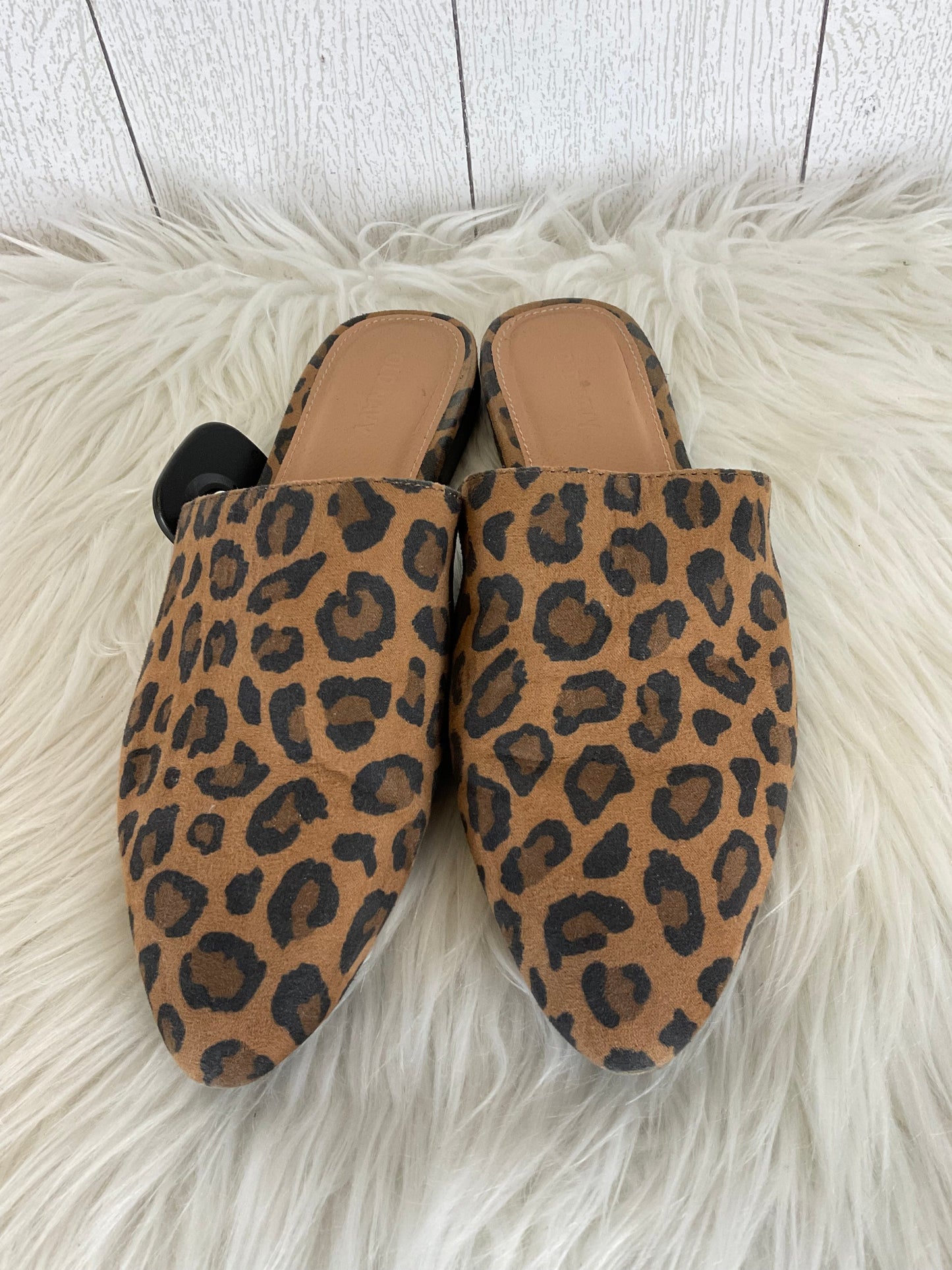 Shoes Flats By Old Navy In Animal Print, Size: 7