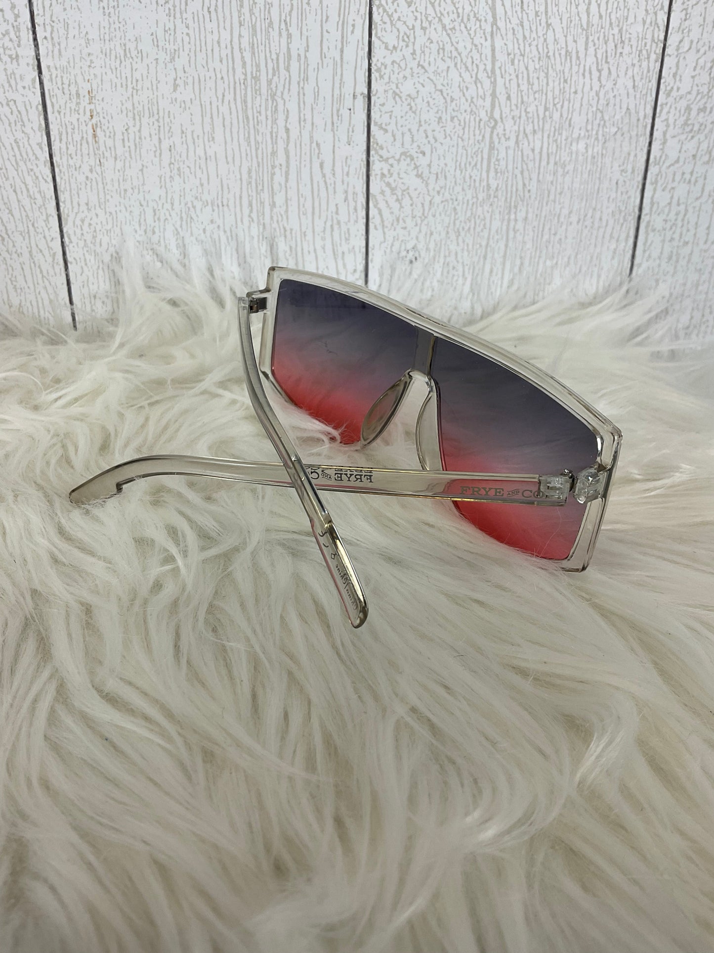 Sunglasses Designer Frye, Size 01 Piece