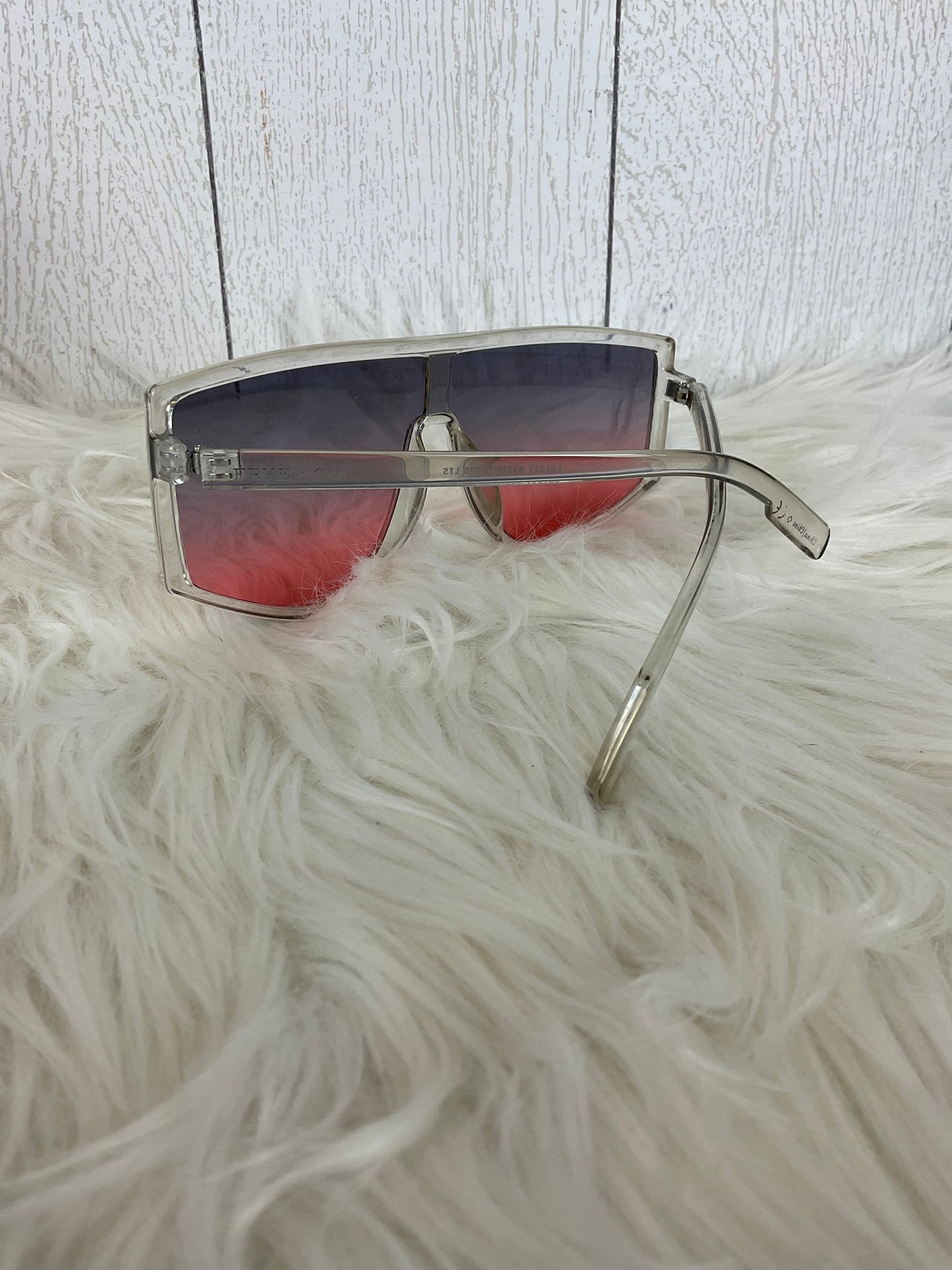 Sunglasses Designer Frye, Size 01 Piece