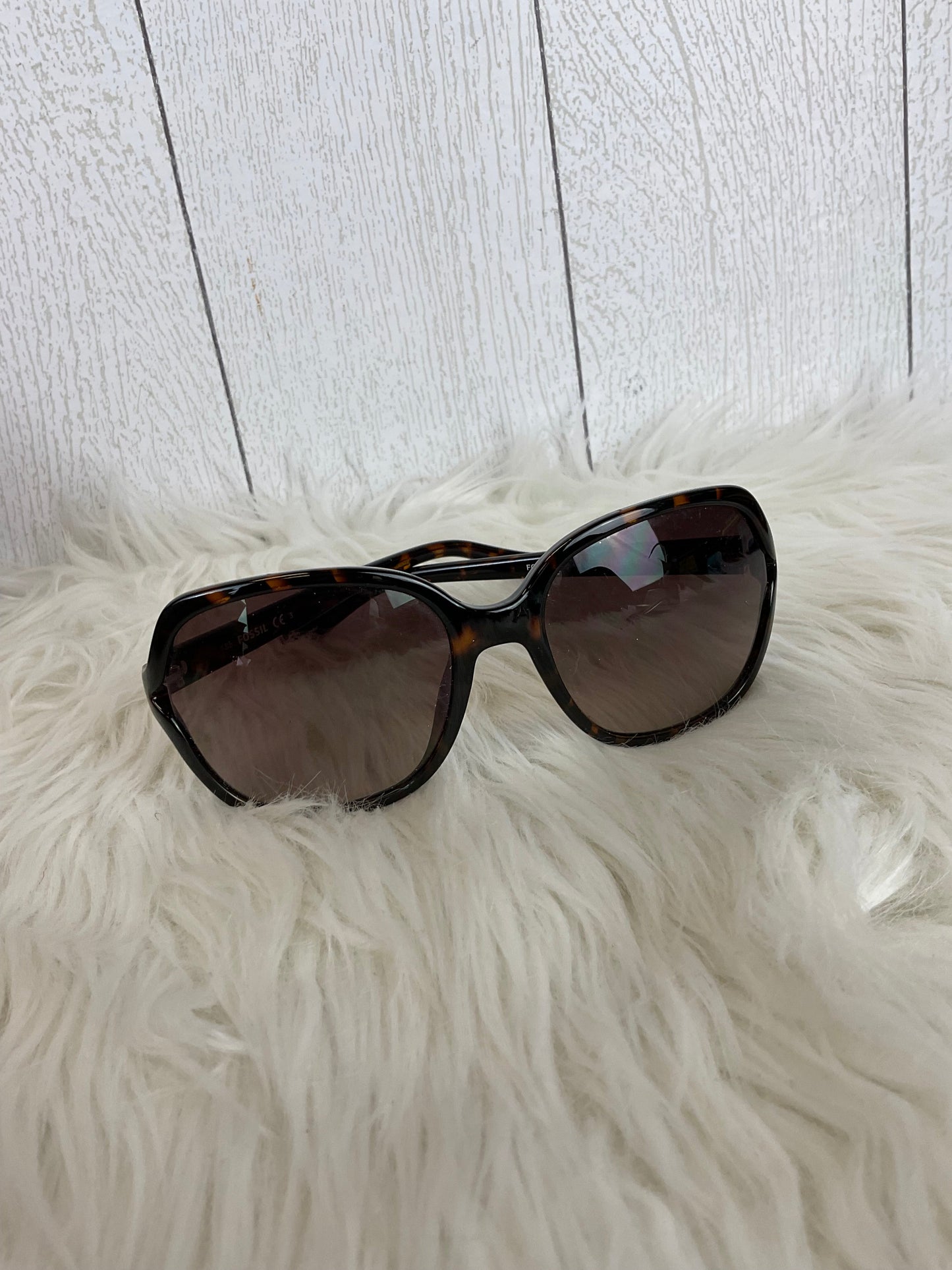 Sunglasses Designer Fossil, Size 01 Piece