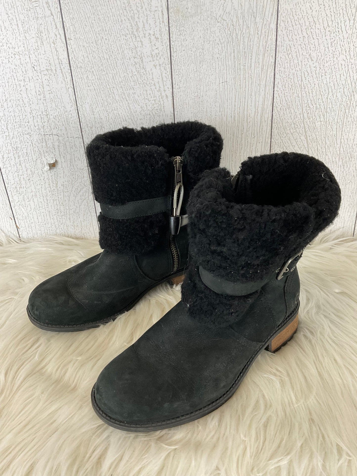 Boots Designer By Ugg In Black, Size: 6.5