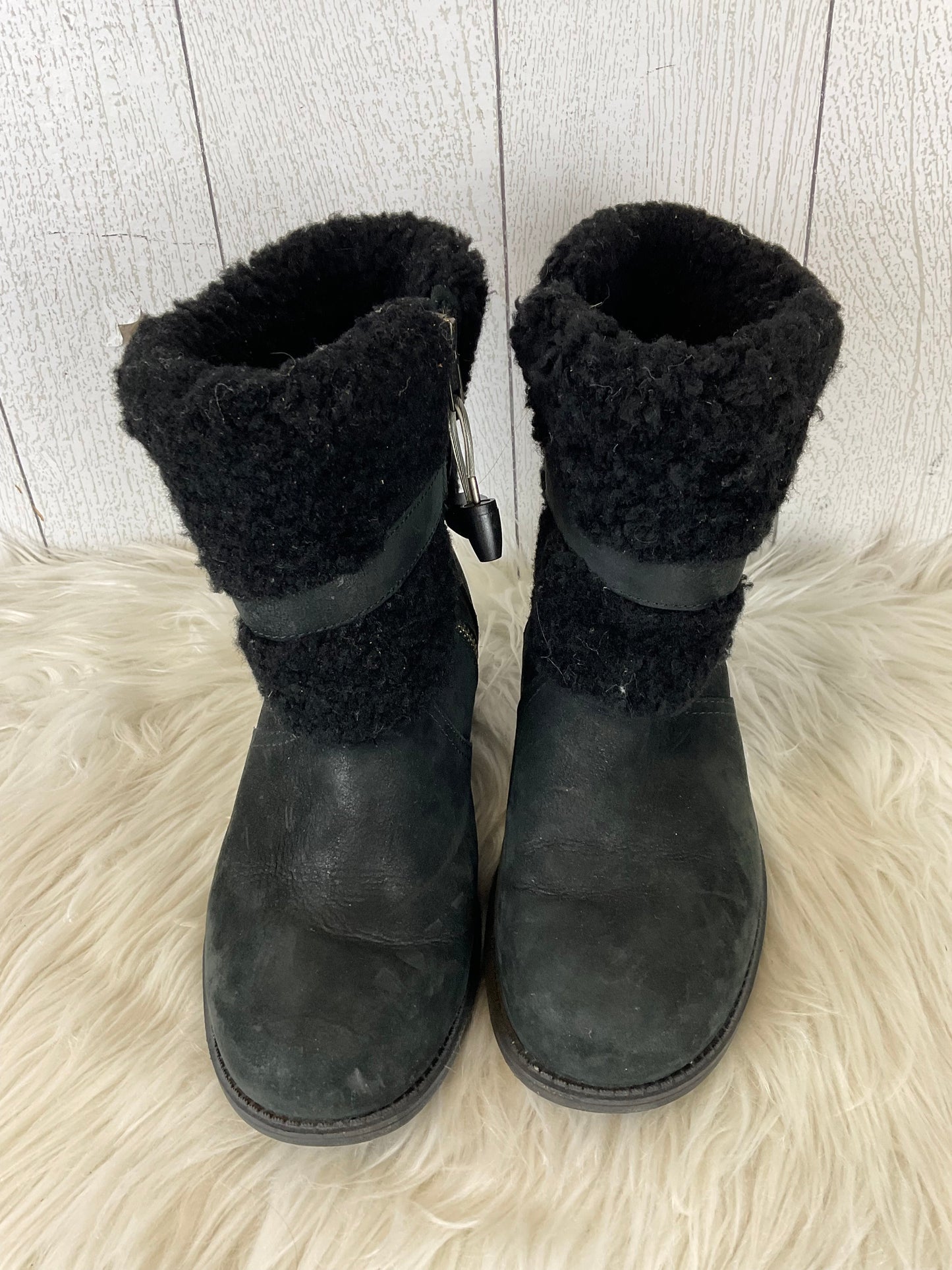 Boots Designer By Ugg In Black, Size: 6.5