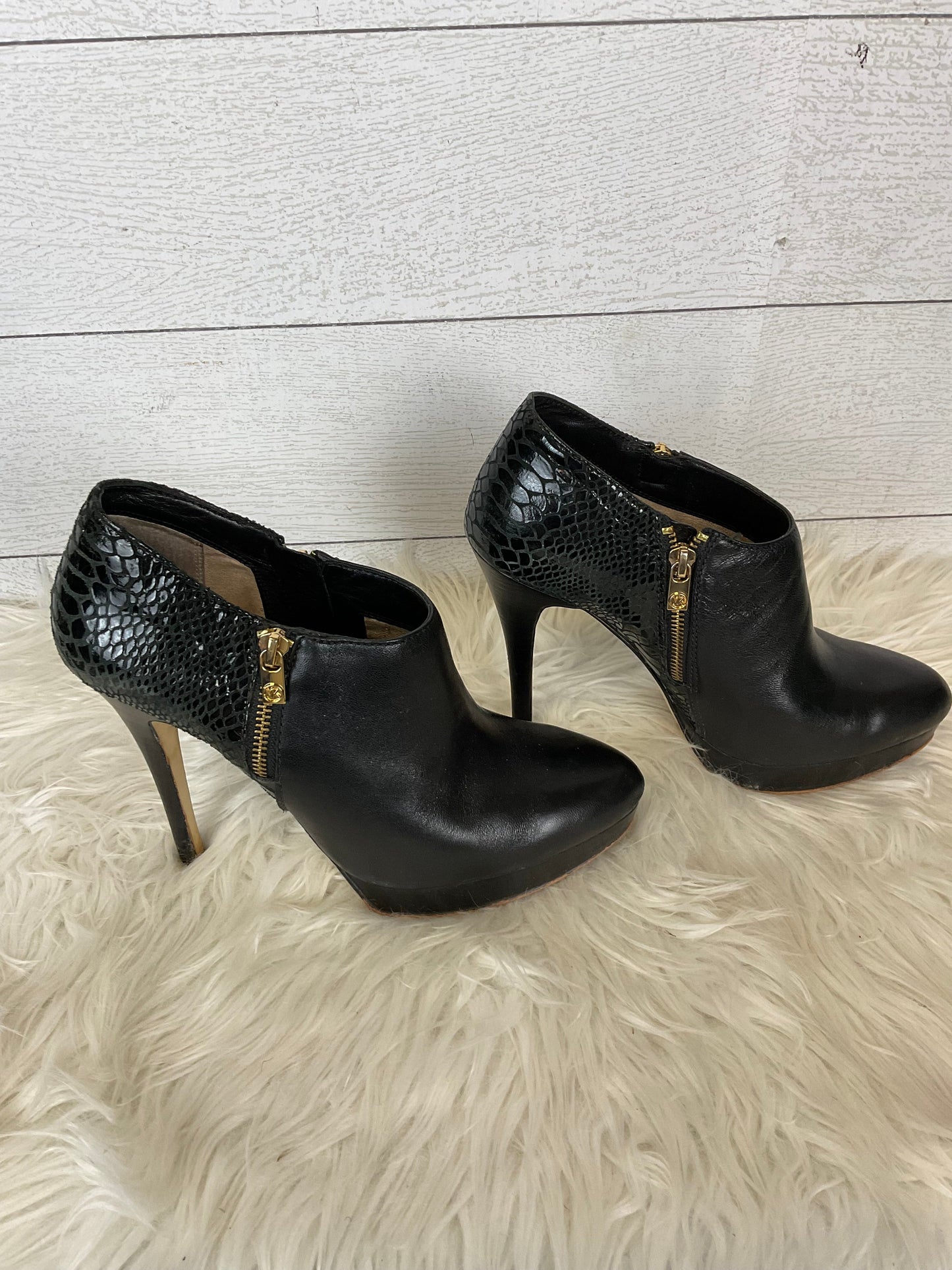 Shoes Designer By Michael Kors In Black, Size: 10