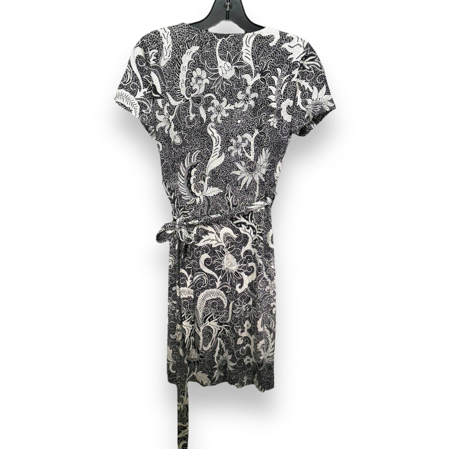 Julian Short Sleeve Wrap Dress Designer By Diane Von Furstenberg In Black & White, Size: 2