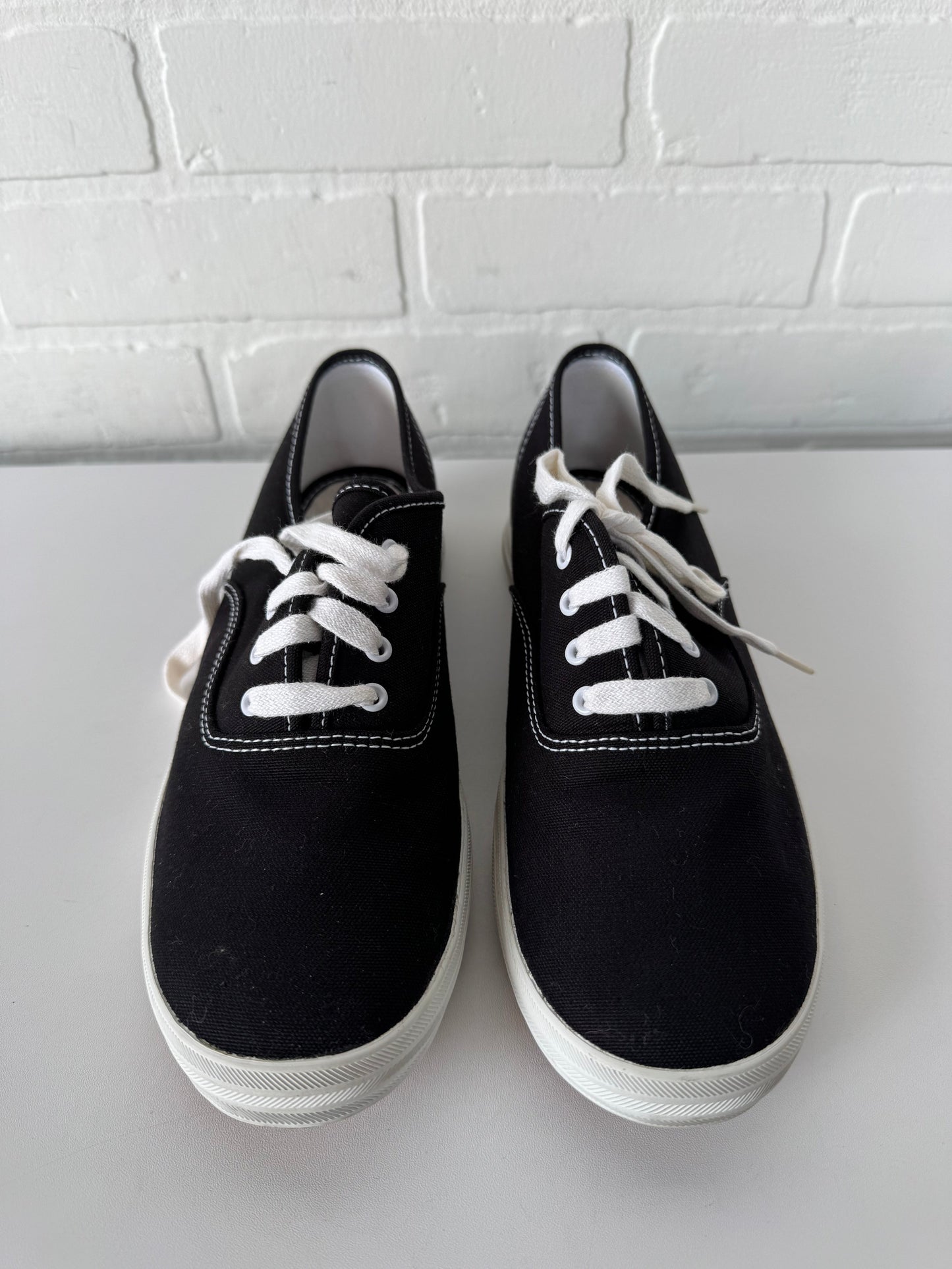 Shoes Sneakers By Keds In Black & White, Size: 8